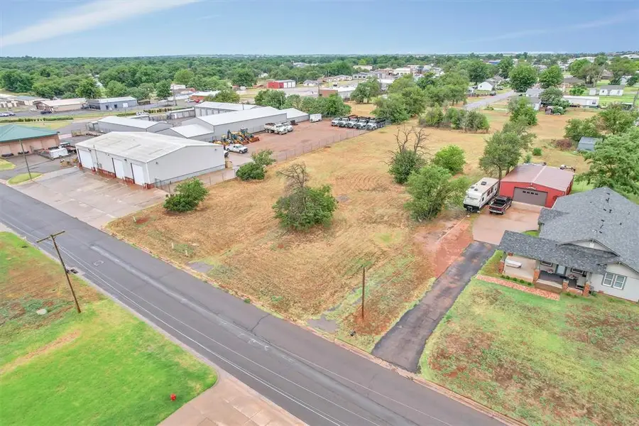 529 E 3rd Street, Elk City, OK 73644 - #3