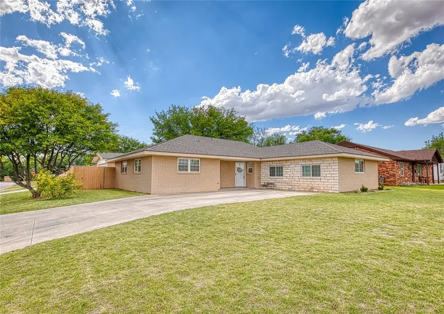 105 Sunset Street, Elk City, OK 73644 - #2