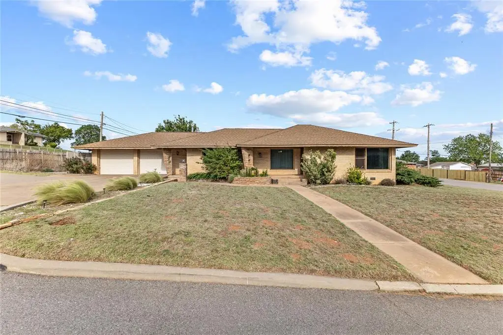 1106 N Caddo Street, Weatherford, OK 73096 - #1