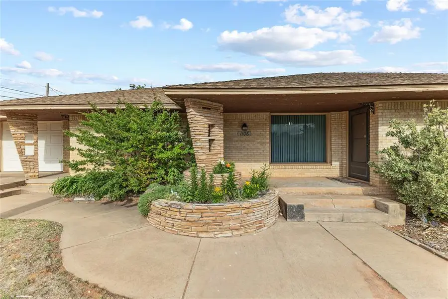 1106 N Caddo Street, Weatherford, OK 73096 - #2