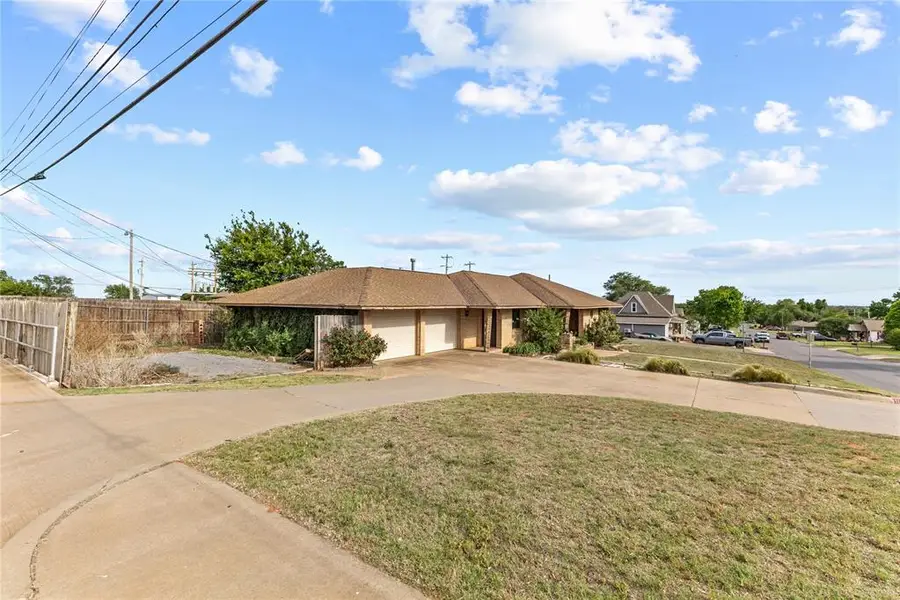 1106 N Caddo Street, Weatherford, OK 73096 - #3