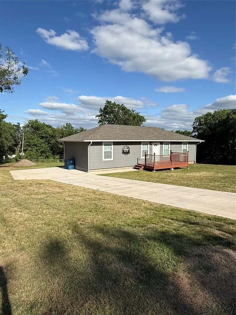 824 S Bennett Boulevard, Chandler, OK 74834 - #1