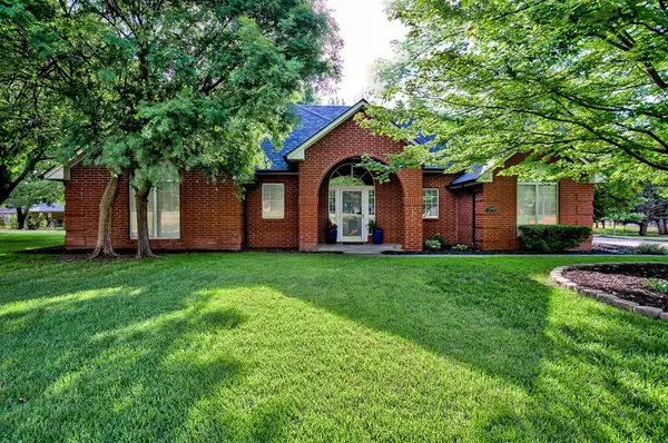 2207 Oak Leaf Circle, Enid, OK 73703