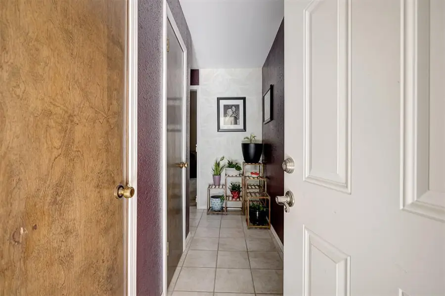 909 N King Avenue, Midwest City, OK 73130 - #2