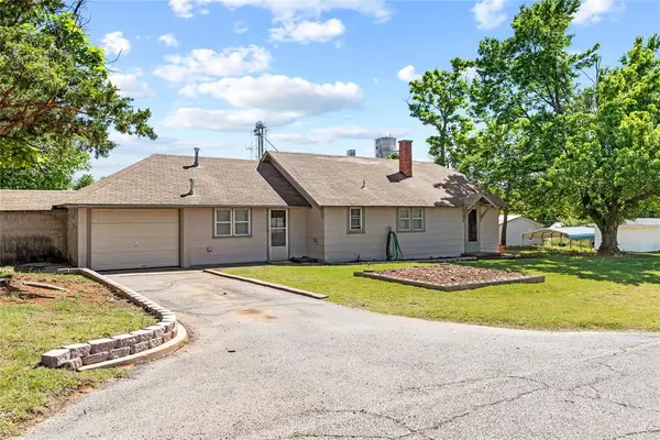 212 E 3rd Street, Hydro, OK 73048