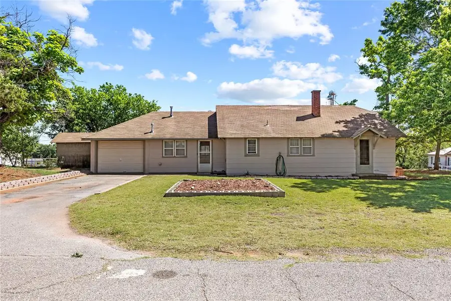212 E 3rd Street, Hydro, OK 73048 - #2