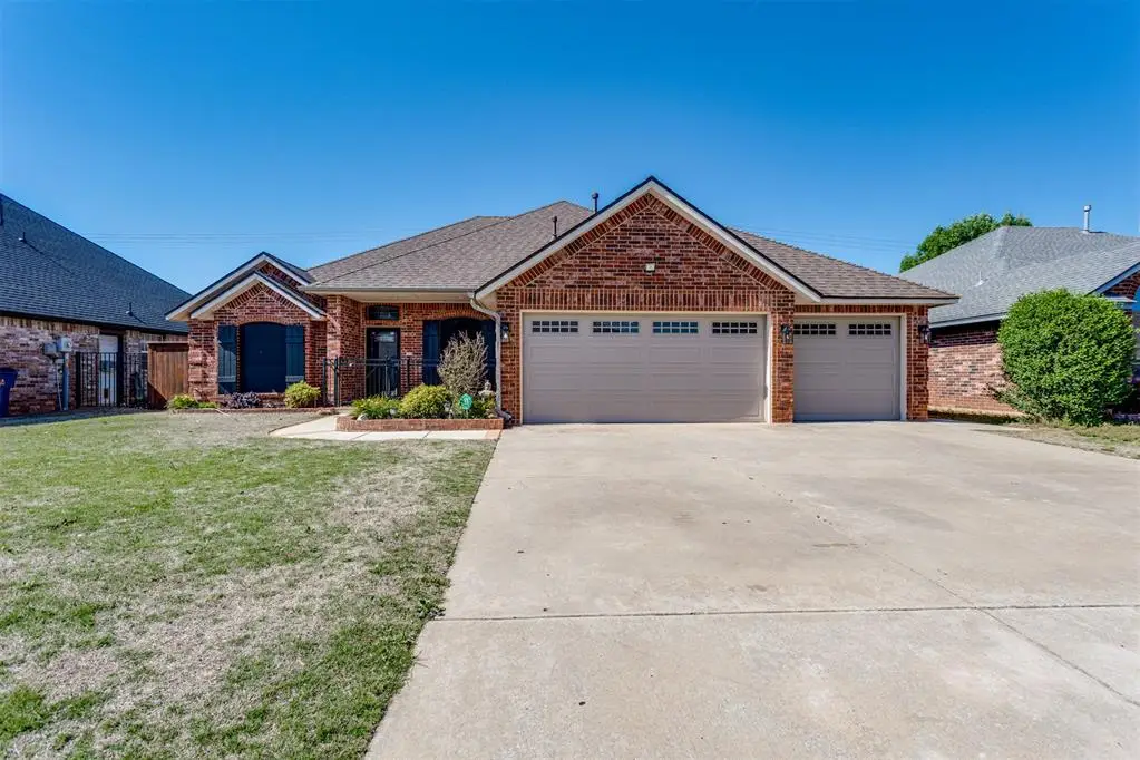 821 W Cabillo Way, Mustang, OK 73064 - #1