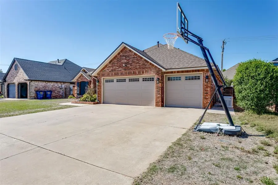 821 W Cabillo Way, Mustang, OK 73064 - #3
