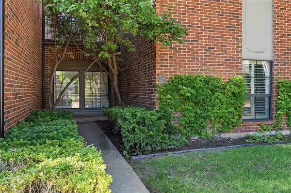6208 Waterford Boulevard #106, Oklahoma City, OK 73118
