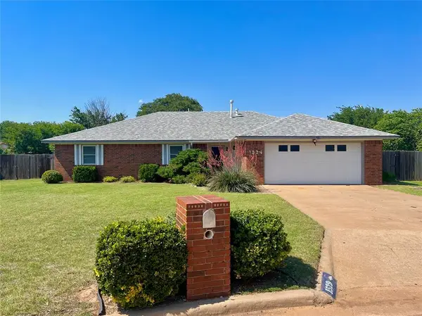 1529 Queens Court, Altus, OK 73521
