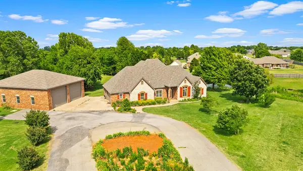 1212 N Clear Springs Road, Mustang, OK 73064