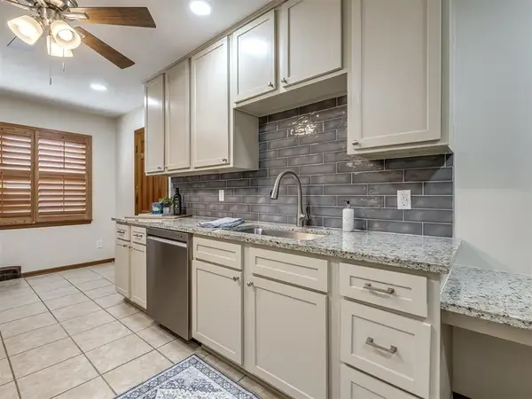 2724 Lakeside Drive, The Village, OK 73120