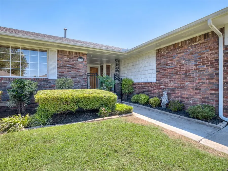 2724 Lakeside Drive, The Village, OK 73120 - #3