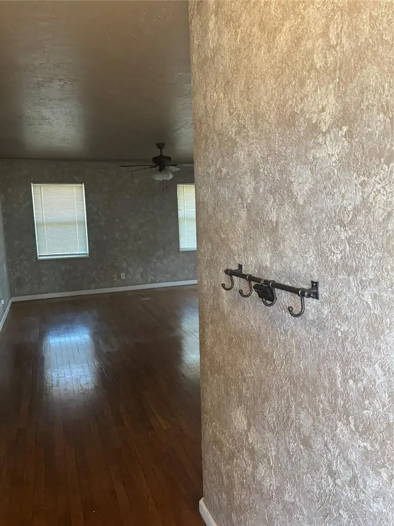 214 Iroquois Trail, Foss, OK 73647 - #3