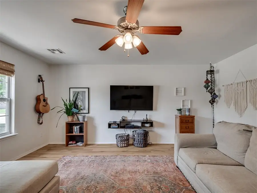 527 E Linden Lane, Mustang, OK 73064 - #3