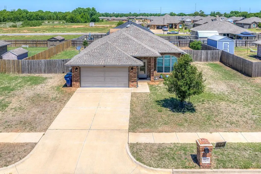 910 Brookhollow Drive, Chickasha, OK 73018 - #1