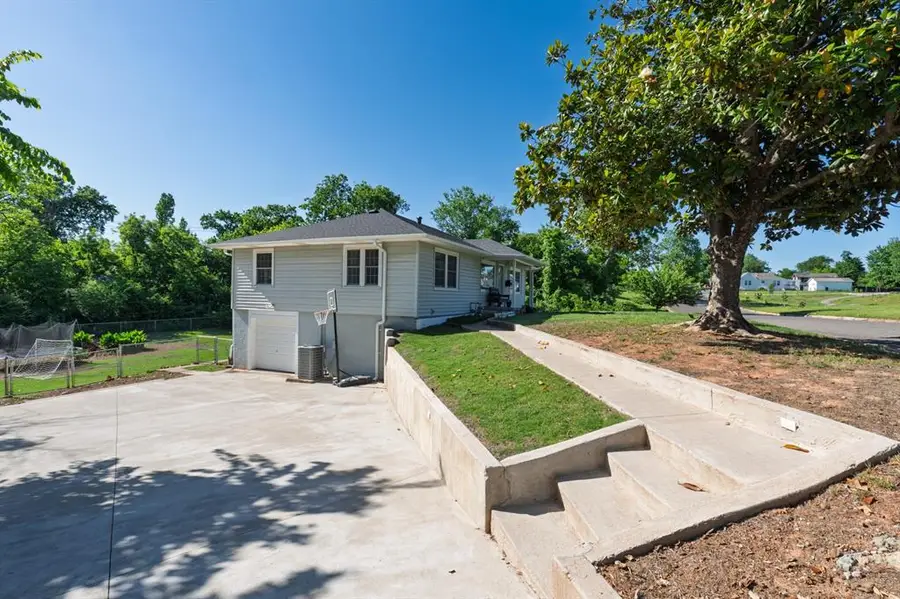 1212 N Park Avenue, Shawnee, OK 74801 - #2
