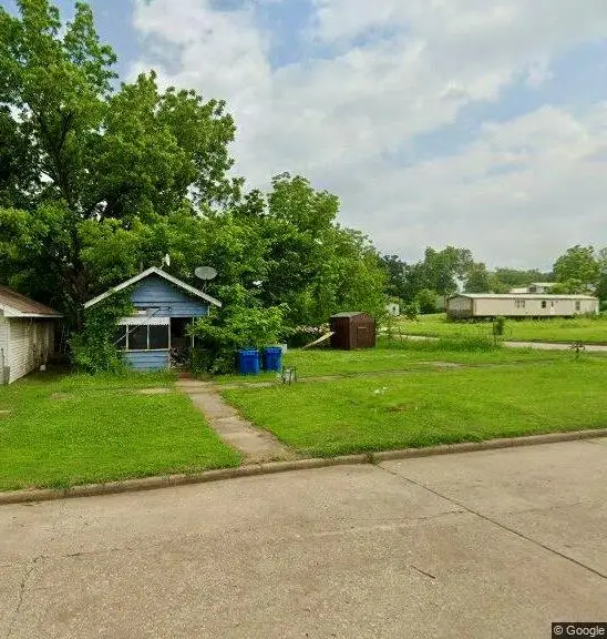 221 E Boston Avenue, Yale, OK 74085