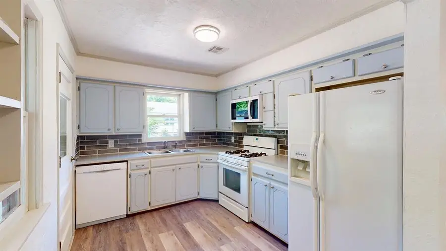 210 N Roosevelt Avenue, Shawnee, OK 74801 - #3