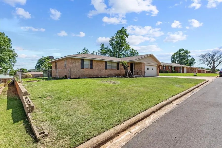 912 E Kee Street, Weatherford, OK 73096 - #2