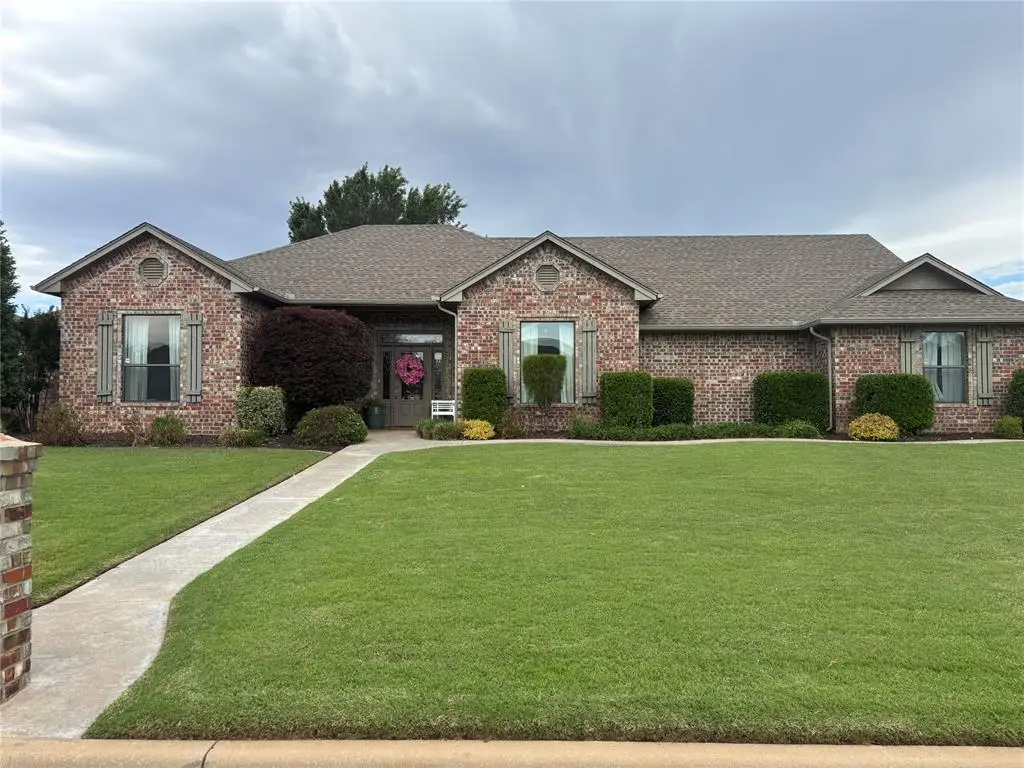 207 Clayton, Elk City, OK 73644 - #1