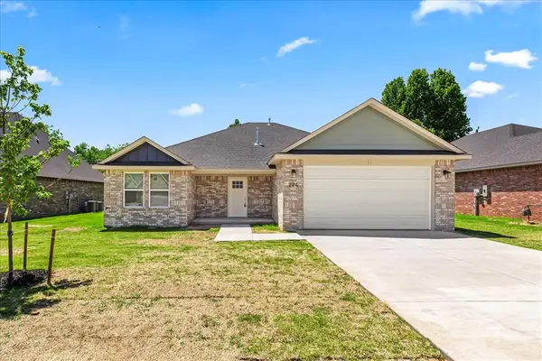 224 E Abbot Lane, Mustang, OK 73064