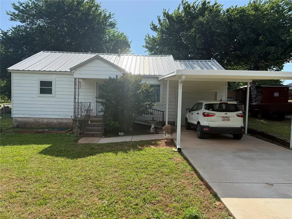 223 N Oak Avenue, Chandler, OK 74834 - #1