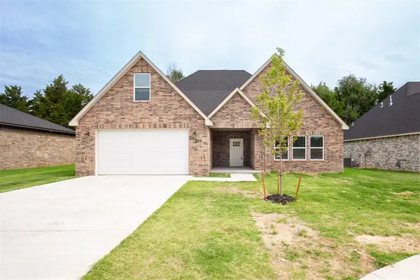 229 E Abbott Lane, Mustang, OK 73064