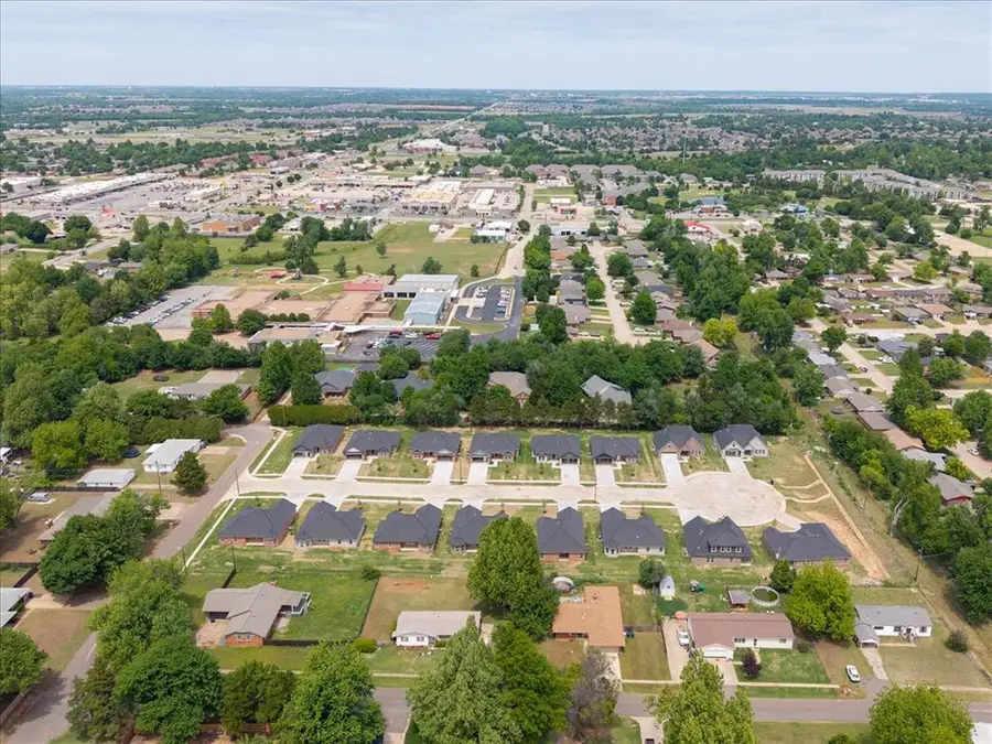 233 E Abbott Lane, Mustang, OK 73064 - #3