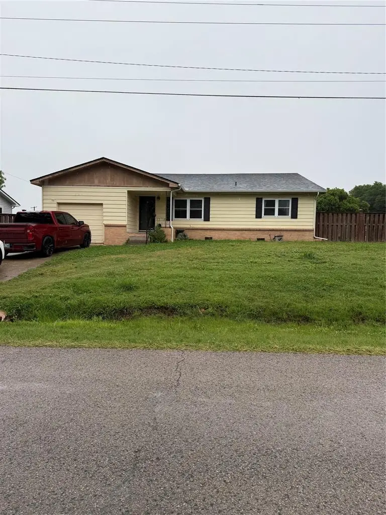 724 E 17th Street, Prague, OK 74864 - #1