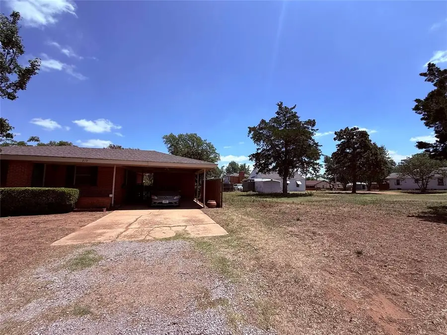 217 S 17th Street, Clinton, OK 73601 - #3