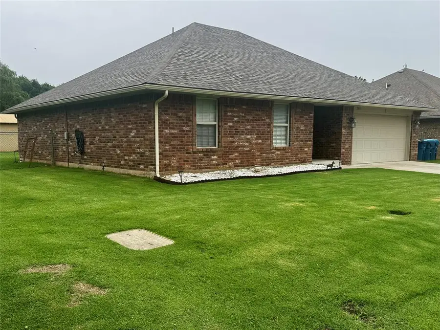 209 Williams Avenue, Tuttle, OK 73089 - #2