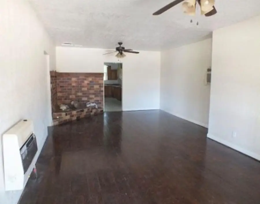 216 N Broadway Avenue, Tipton, OK 73570 - #3