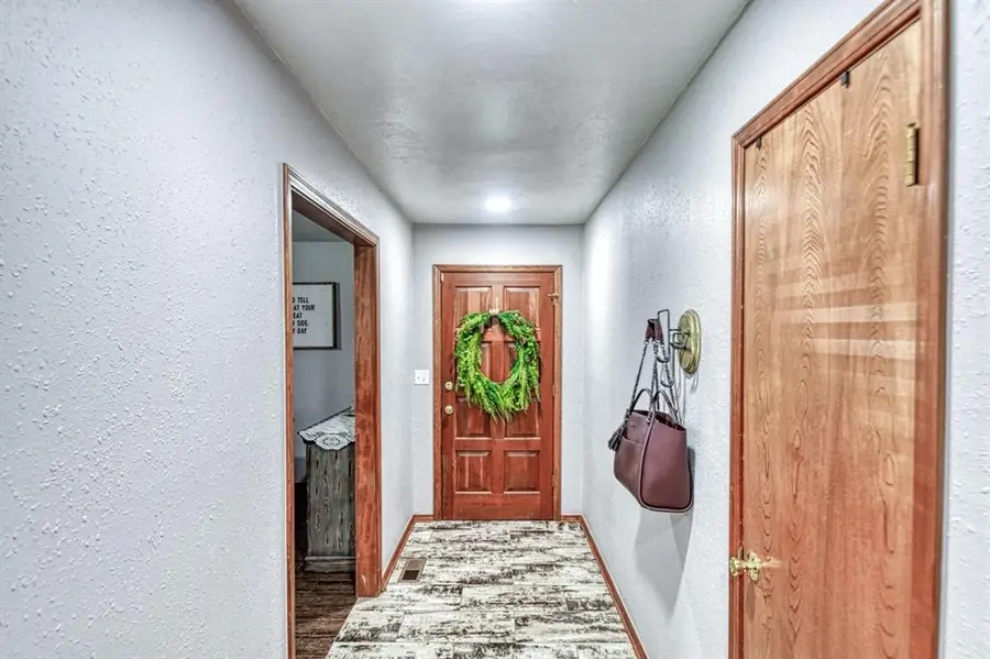 1224 S 8th Avenue, Chickasha, OK 73018 - #3