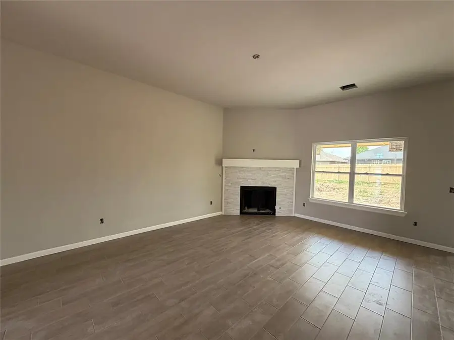 1005 Redwood Creek Drive, Yukon, OK 73099 - #2