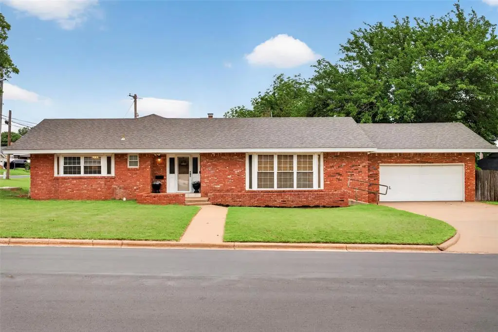 1003 E Proctor Avenue, Weatherford, OK 73096 - #1
