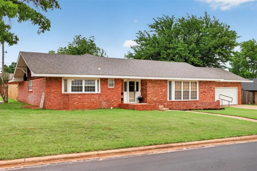 1003 E Proctor Avenue, Weatherford, OK 73096 - #3