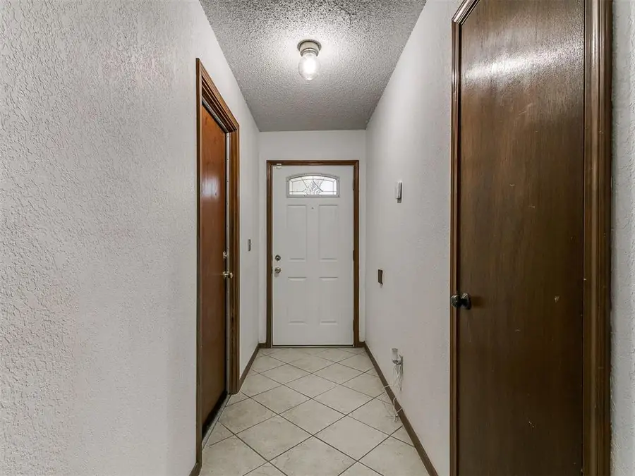 10145 Southridge Drive, Oklahoma City, OK 73159 - #2