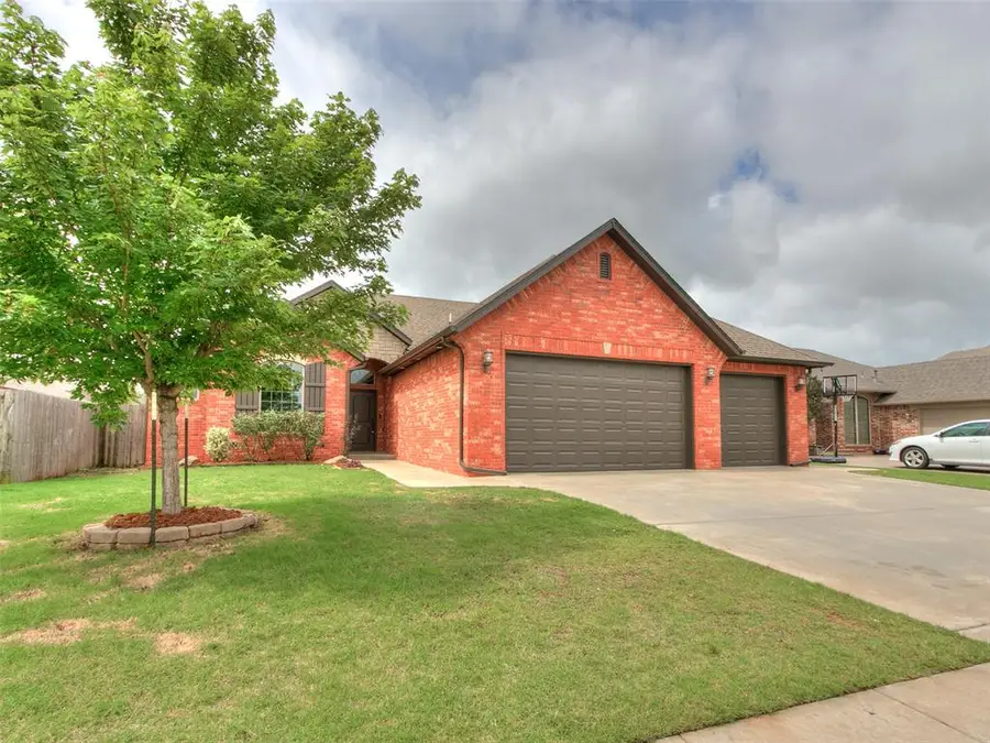 308 Madison Place Drive, Moore, OK 73160 - #2