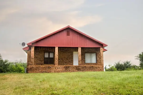 13205 NS 3550 Road, Maud, OK 74854