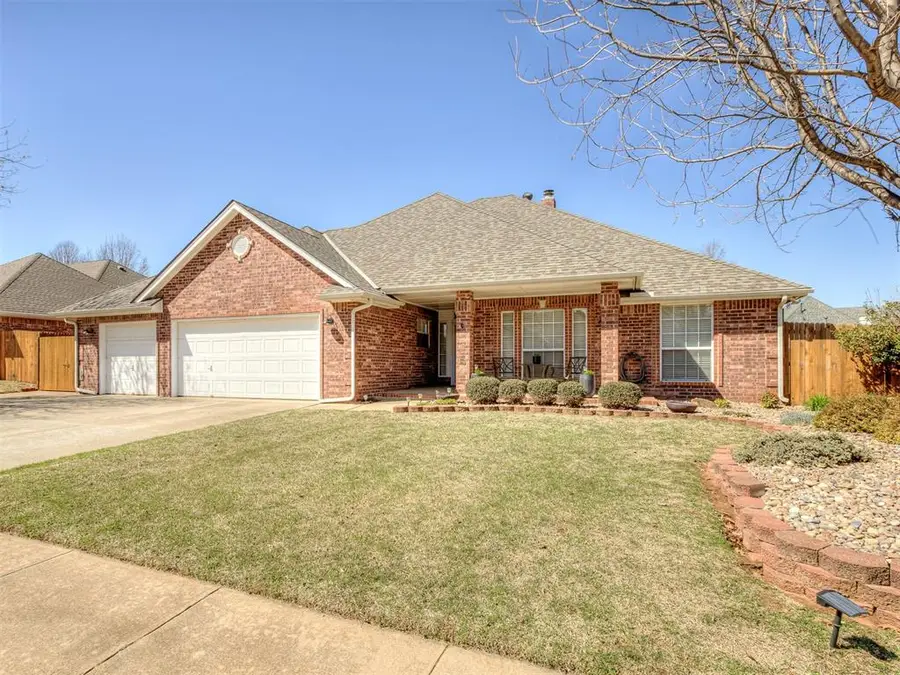 204 Castle Rock Road, Yukon, OK 73099 - #2