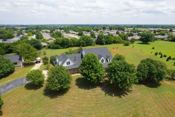 1120 Torre Pines Court, Yukon, OK 73099