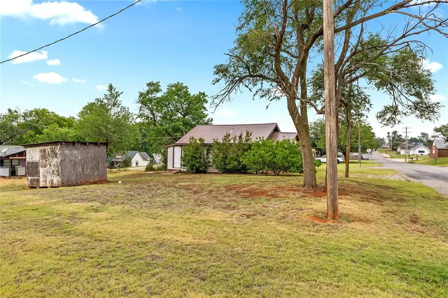 435 N Hunt Avenue, Hydro, OK 73048 - #3
