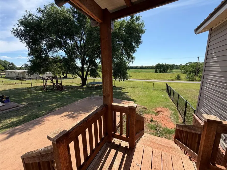 902 Banks Street, Hammon, OK 73650 - #3