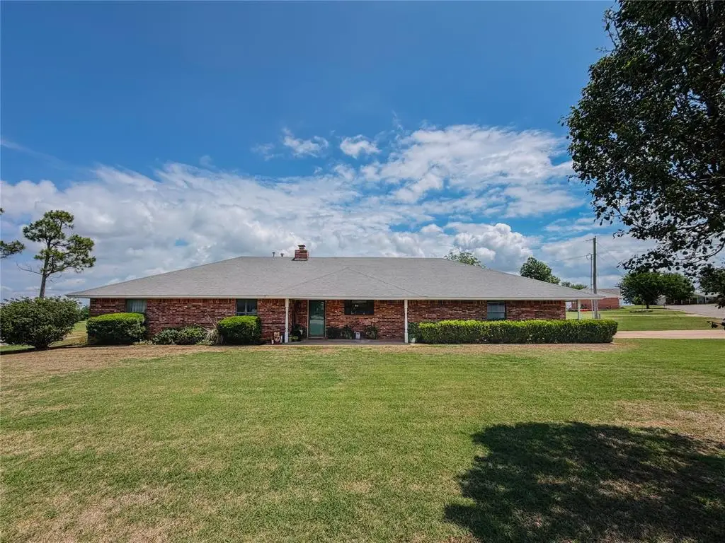 1003 N Oak, Hinton, OK 73047 - #1