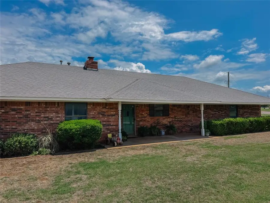1003 N Oak, Hinton, OK 73047 - #2