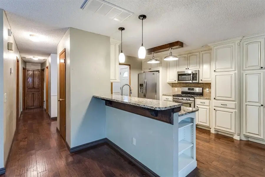 817 SE 9th Street, Moore, OK 73160 - #3