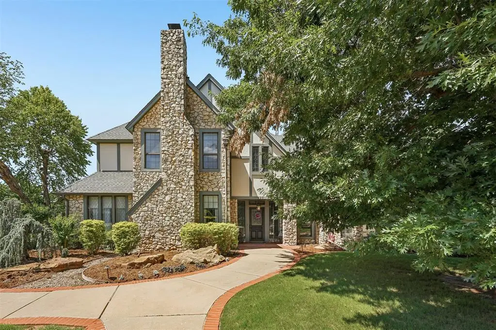 425 Country Club Drive, Edmond, OK 73025 - #1