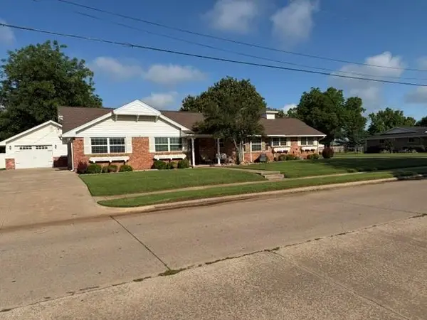 302 SW 10th Street, Lindsay, OK 73052