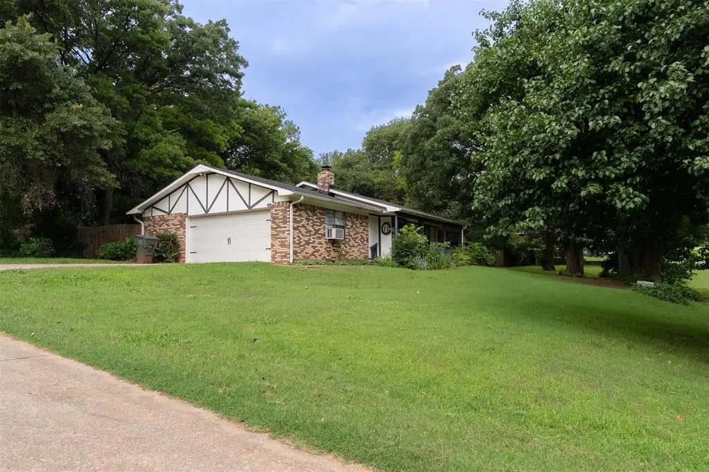 2900 W Wildwood Drive, Pauls Valley, OK 73075 - #1
